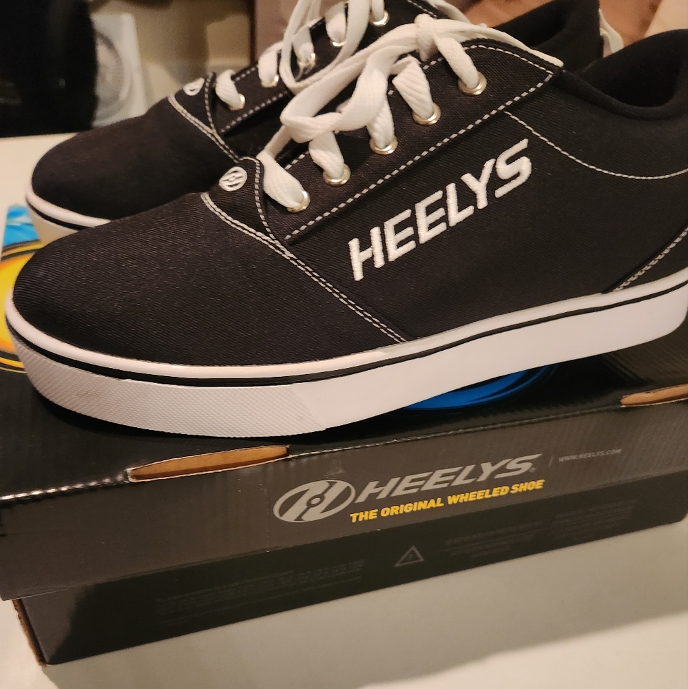 Heelys- size 10-NWT
